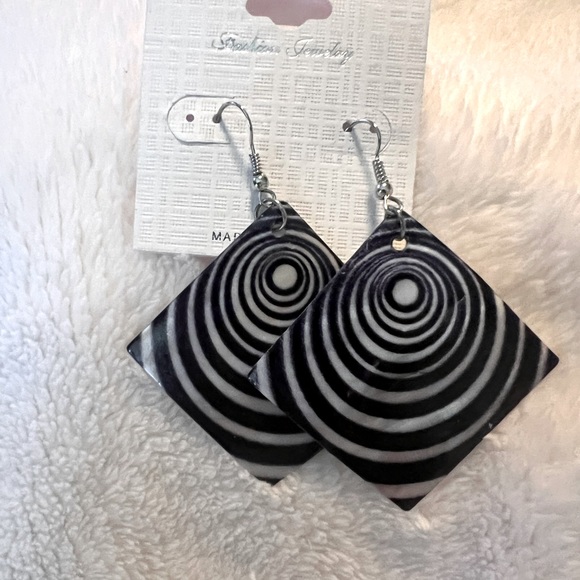 Natural Abalone Shell Earrings - Picture 3 of 4